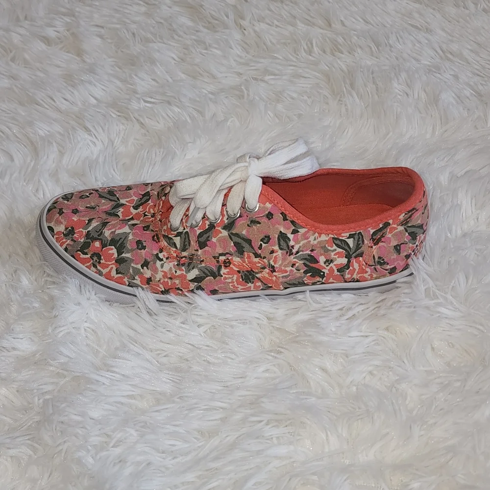 AEROPOSTALE floral shoes - Picture 3 of 8
